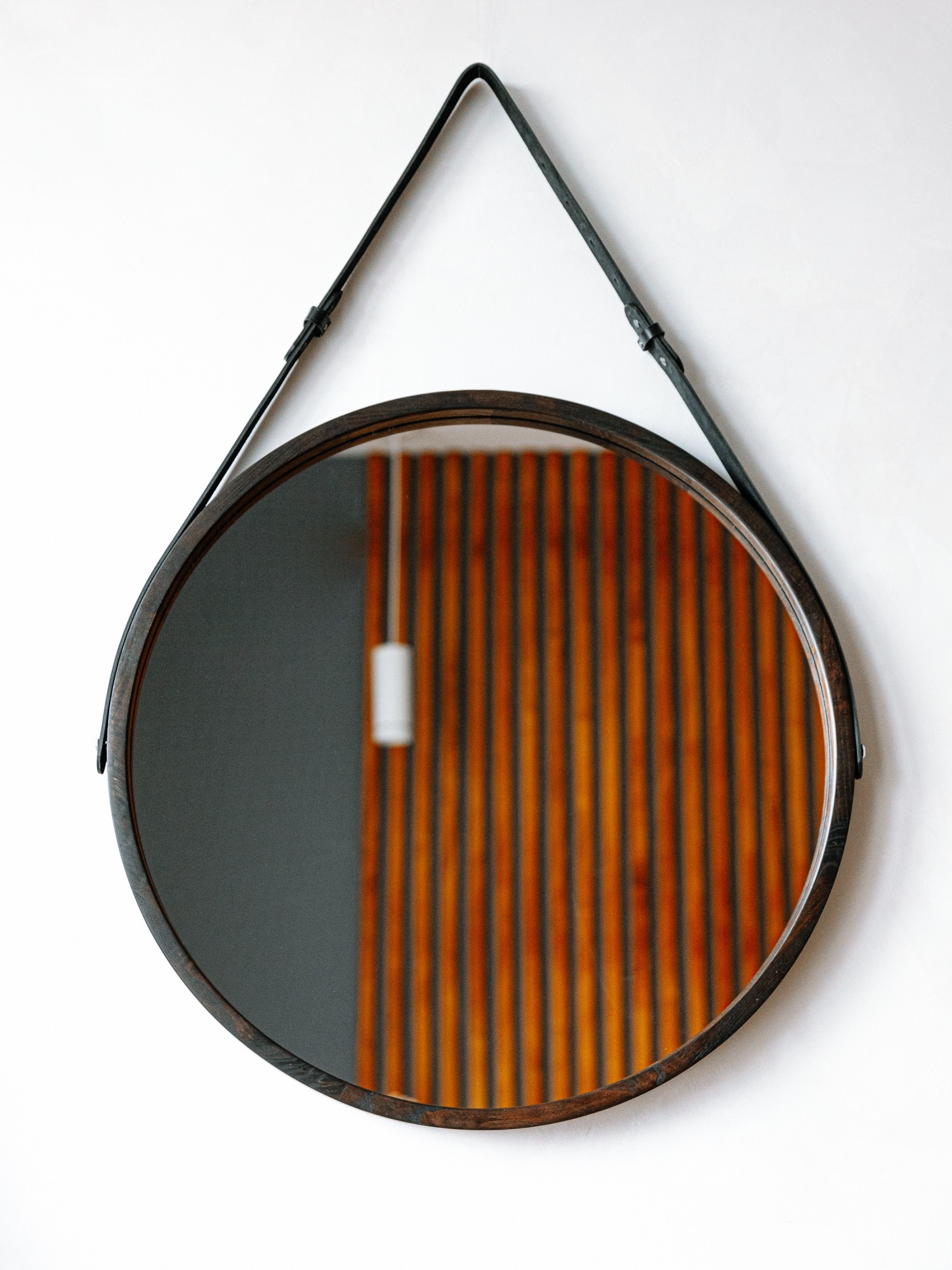 

Зеркало Luxury Wood деревянное круглое 65см Pythagoras black (с ремнем)