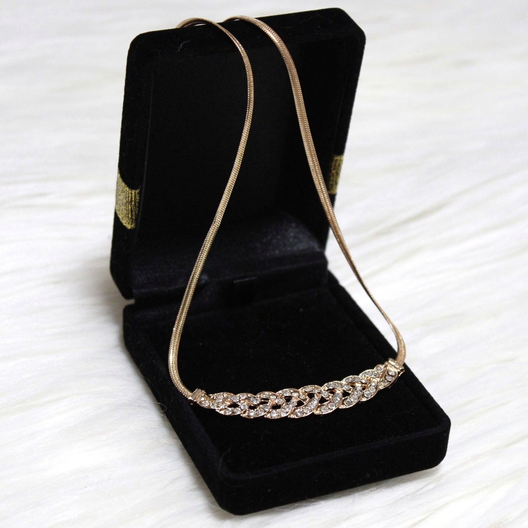 

Колье золотистое с переплетением FASHION JEWELRY 6392