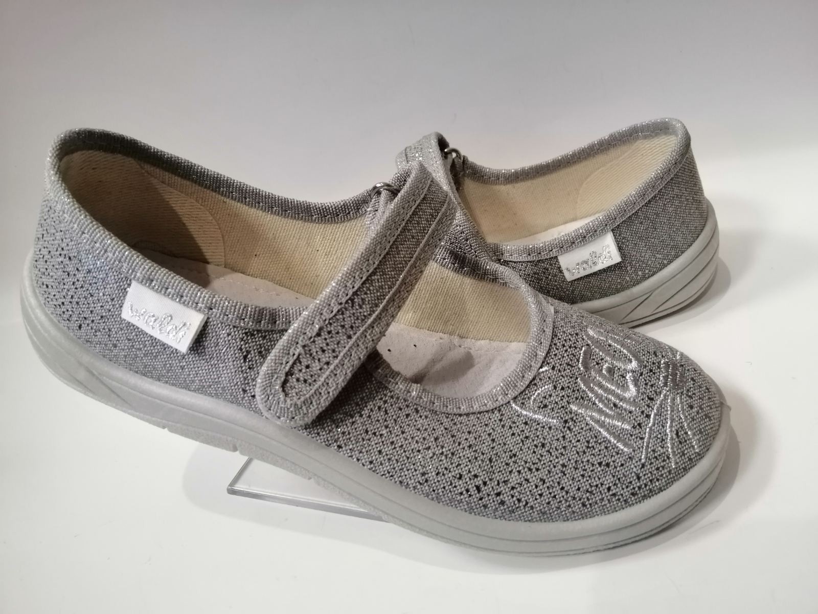 

Тапочки для девочки Waldi 278-852 серые р.30-19,5 см