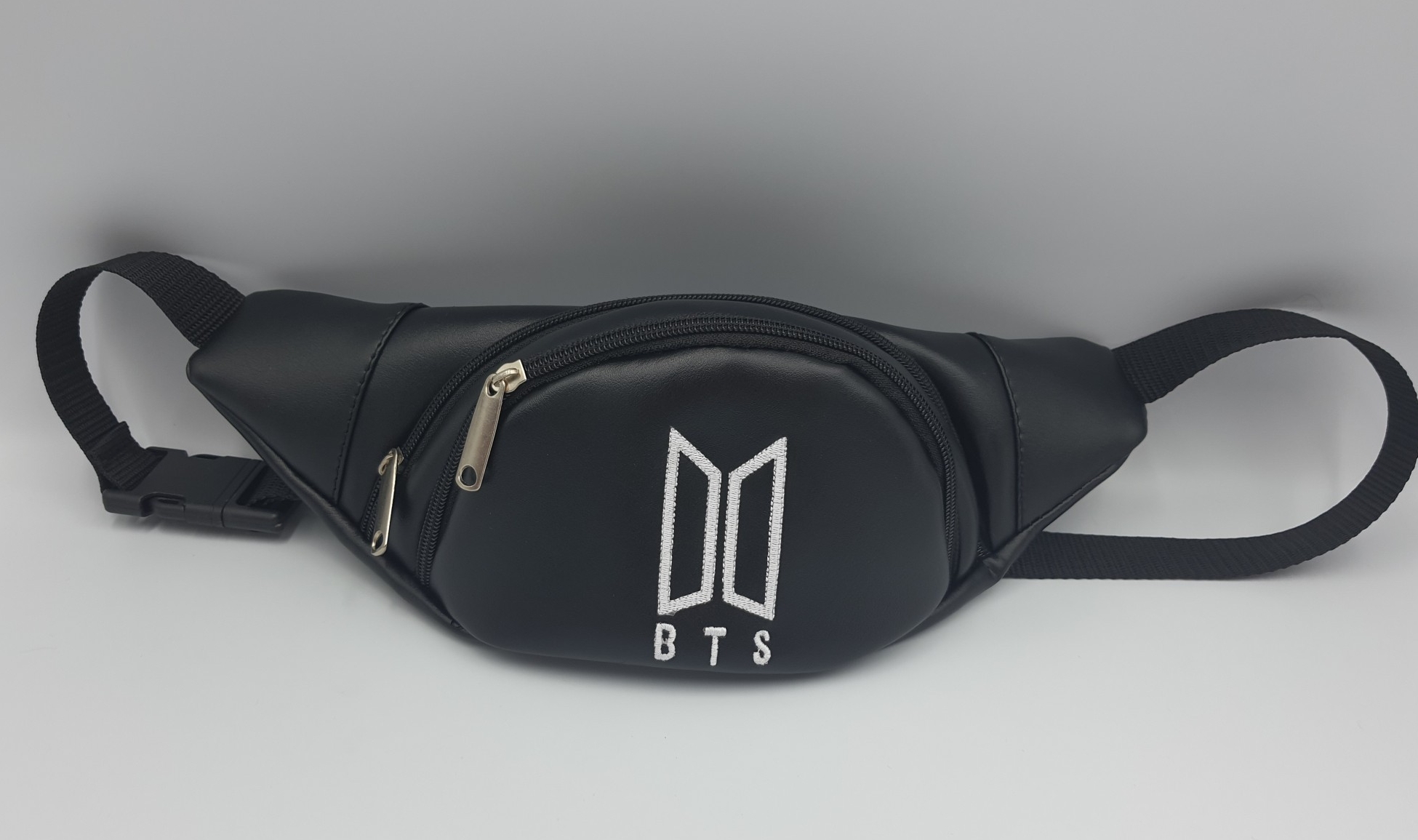 

Бананка сумка поясная BTS черная Forsa