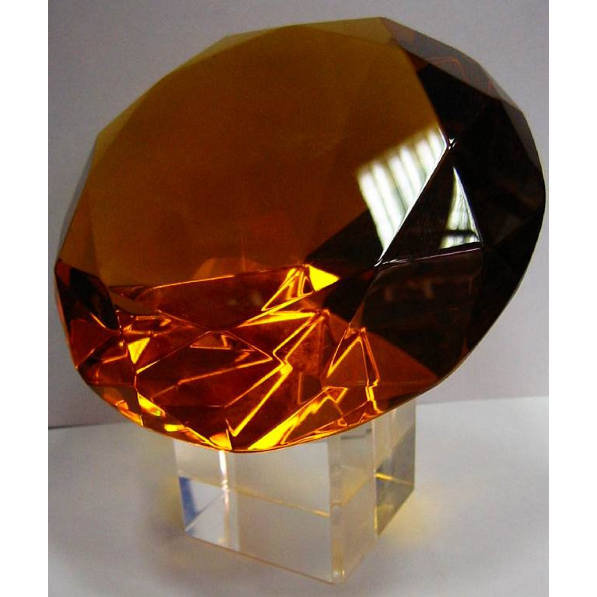 

Статуэтка Кристалл хрустальный "янтарь" (12 см) 21889