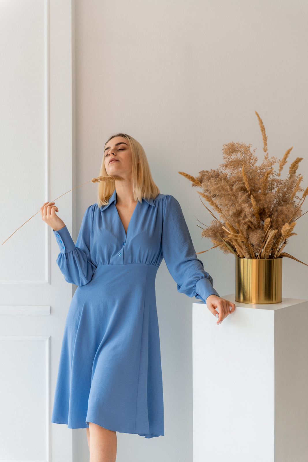 

Платье деми Wear me женское с V-образным вырезом и драпировкой  Синий 1w/19/74, Платье деми Wear me женское с V-образным вырезом и драпировкой XL Синий 1w/19/74