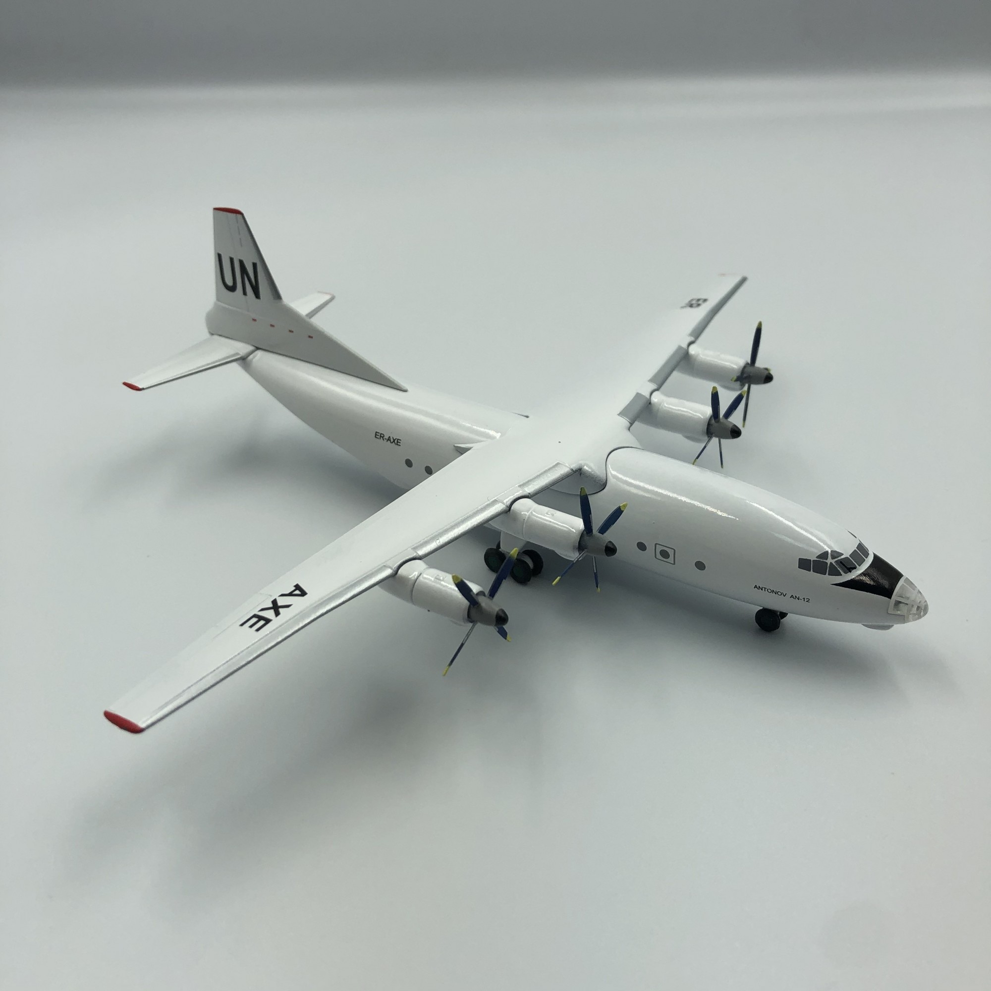 

​Модель літака Антонова АН-12 ООН-ER-AX