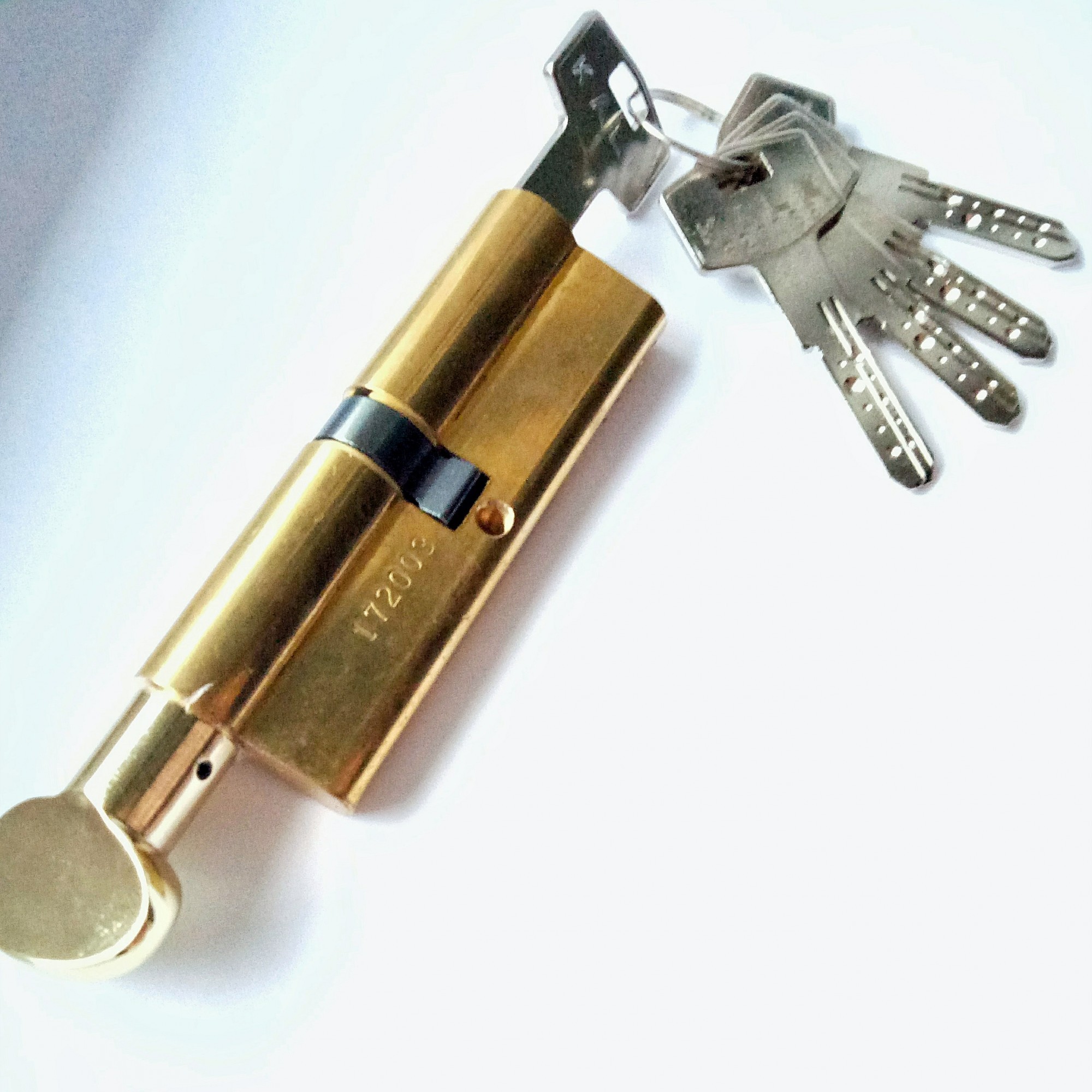 

Сердцевина (цилиндр) для замка KALE 90 мм 164 BM 40х10х40 mm