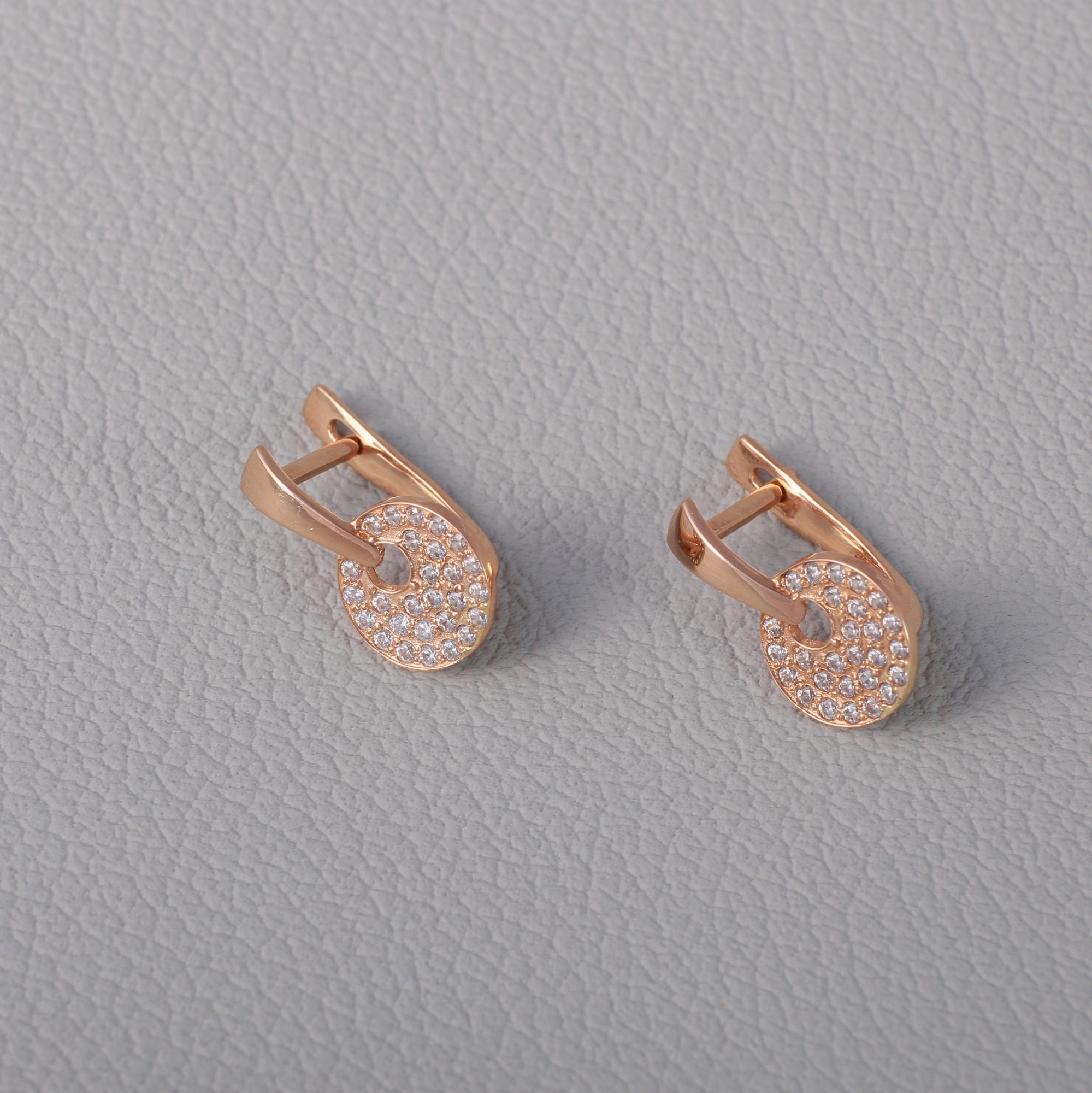 

Серьги из золота с куб. циркониями C488