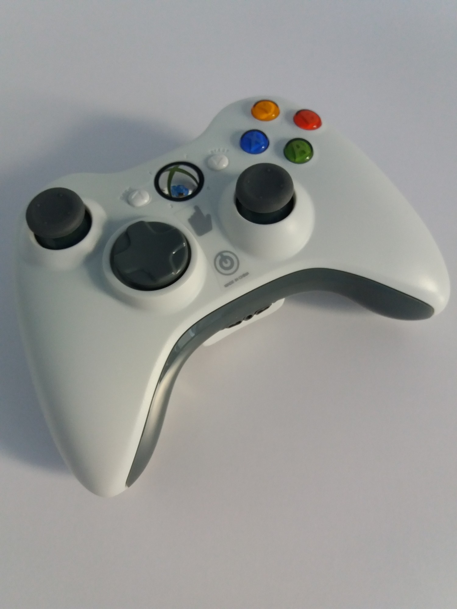 

Геймпад Microsoft Xbox 360 беспроводной белого цвета