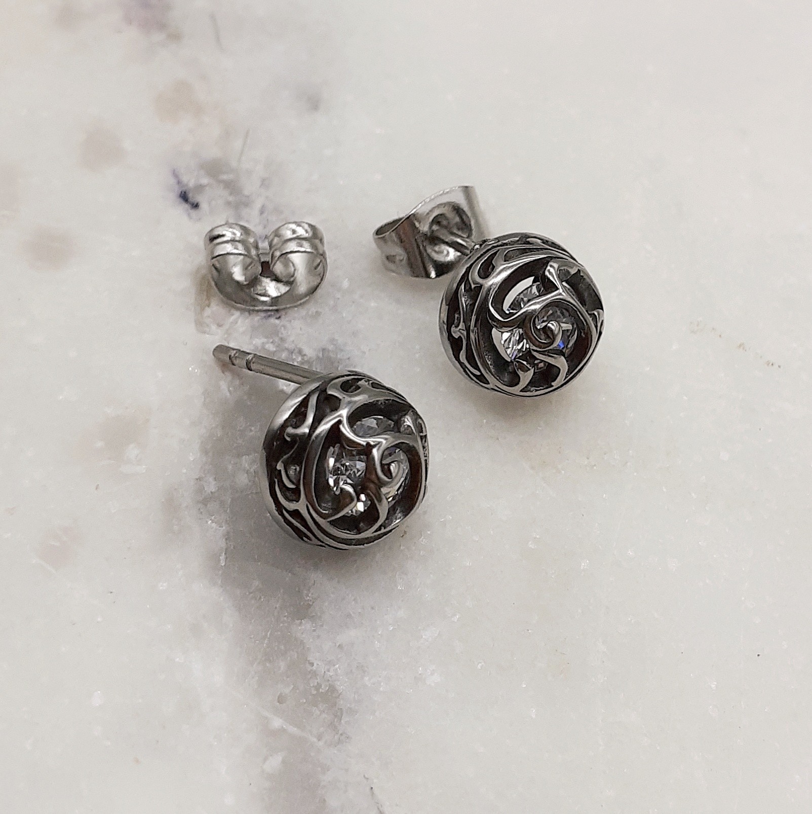 

Серьги-пуссеты Steel Evolution "Morpheus" из медицинской стали с камнем 2349