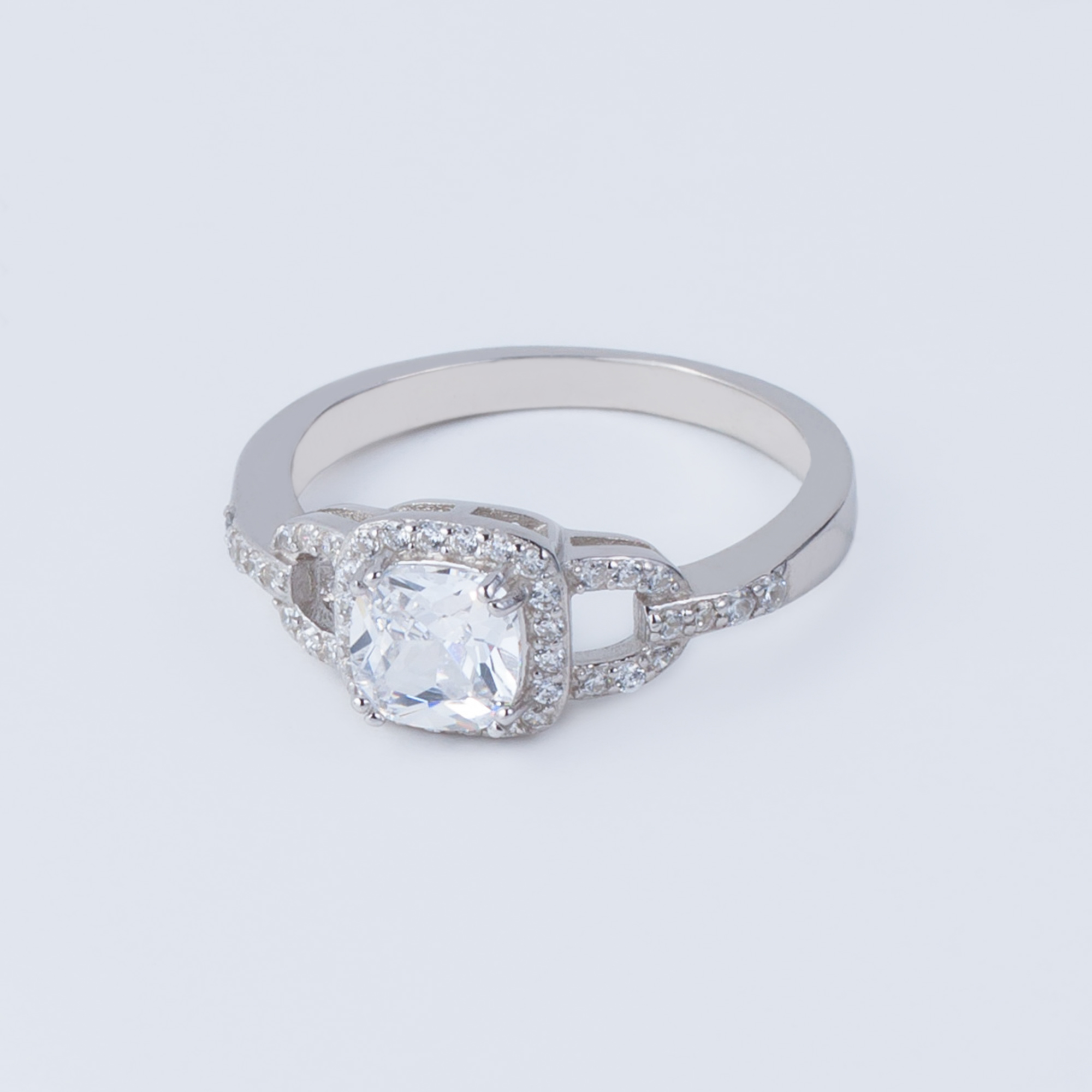 

Каблучка TOP Silver розмір 18,0 3,03 г