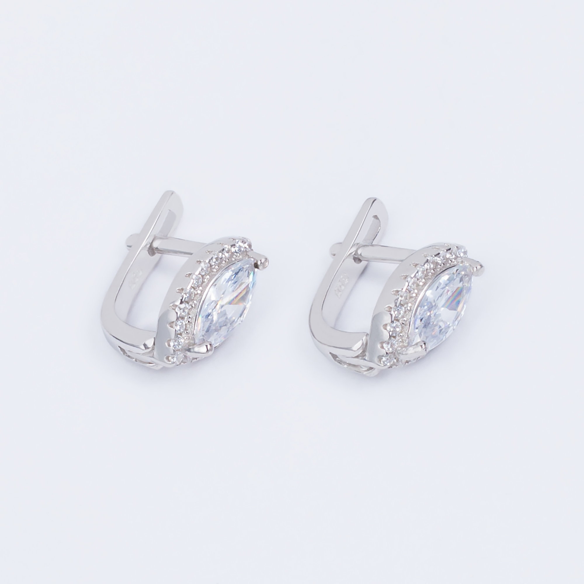 

Сережки TOP Silver 2,45 г 520339б