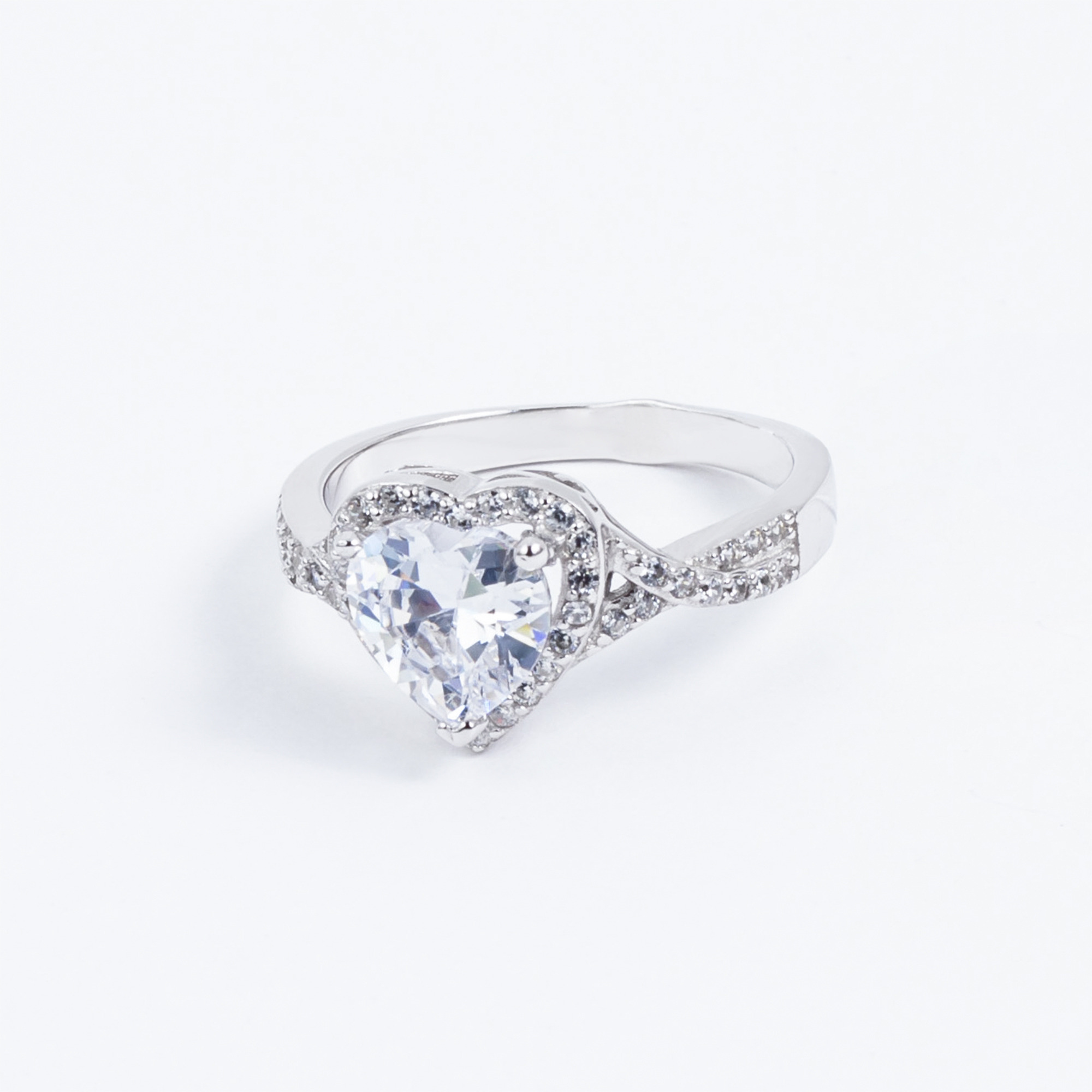 

Каблучка TOP Silver размер 16,5 3,50 г 9510158б