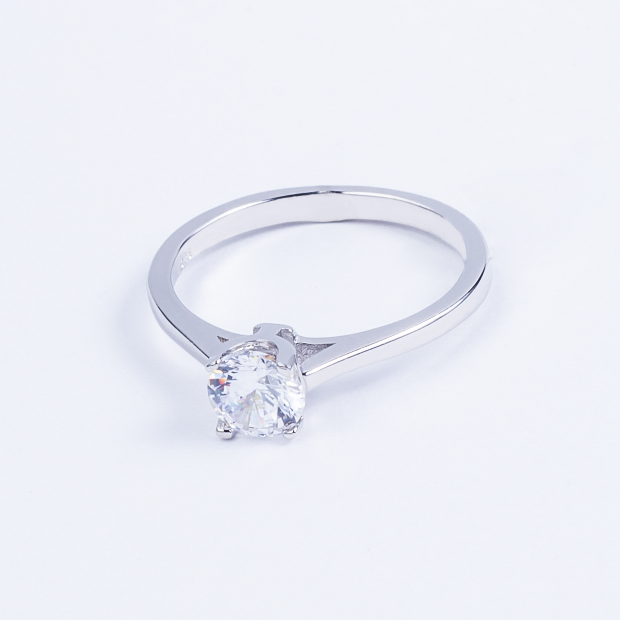 

Каблучка TOP Silver размер 16,0 1,82 г 510205б