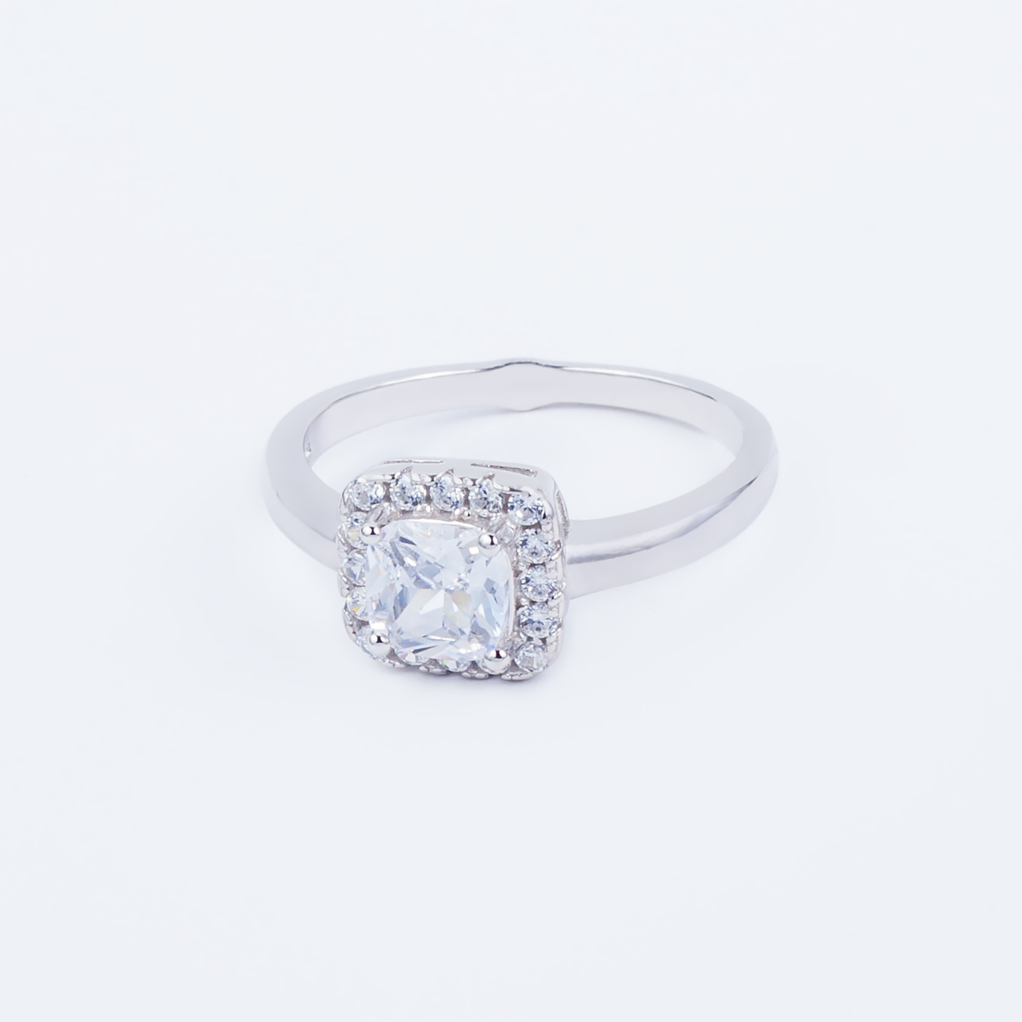 

Каблучка TOP Silver размер 16,5 2,64 г 9510103б