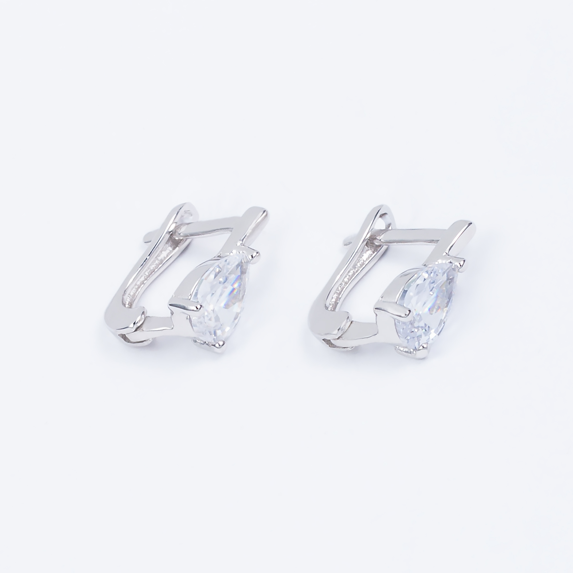 

Сережки TOP Silver 1,75 г 520350б