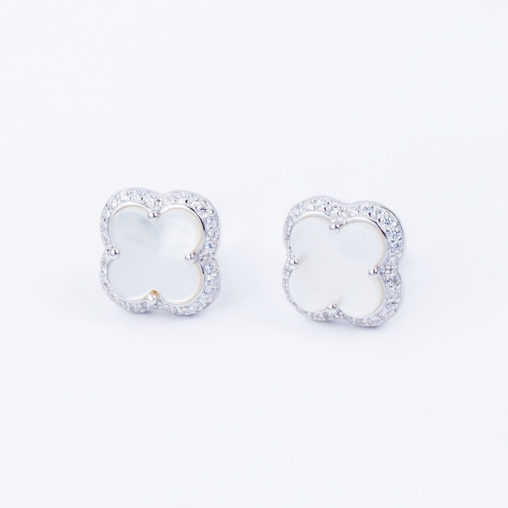 

Сережки TOP Silver 2,22 г 9520086б