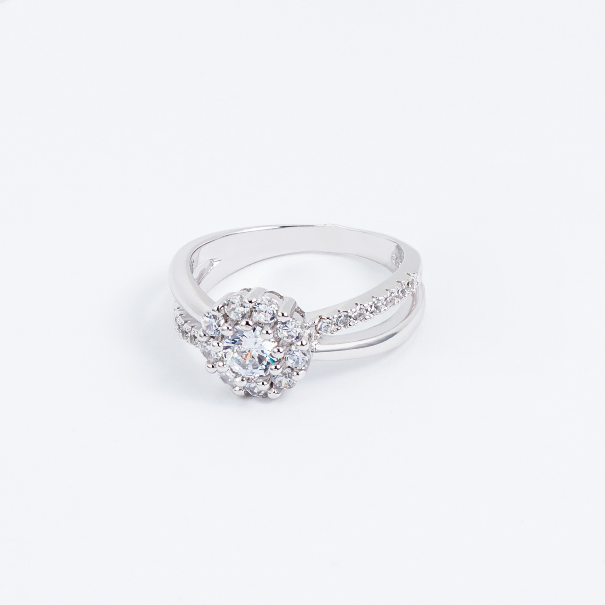 

Каблучка TOP Silver размер 16,5 3,60 г 9510152б