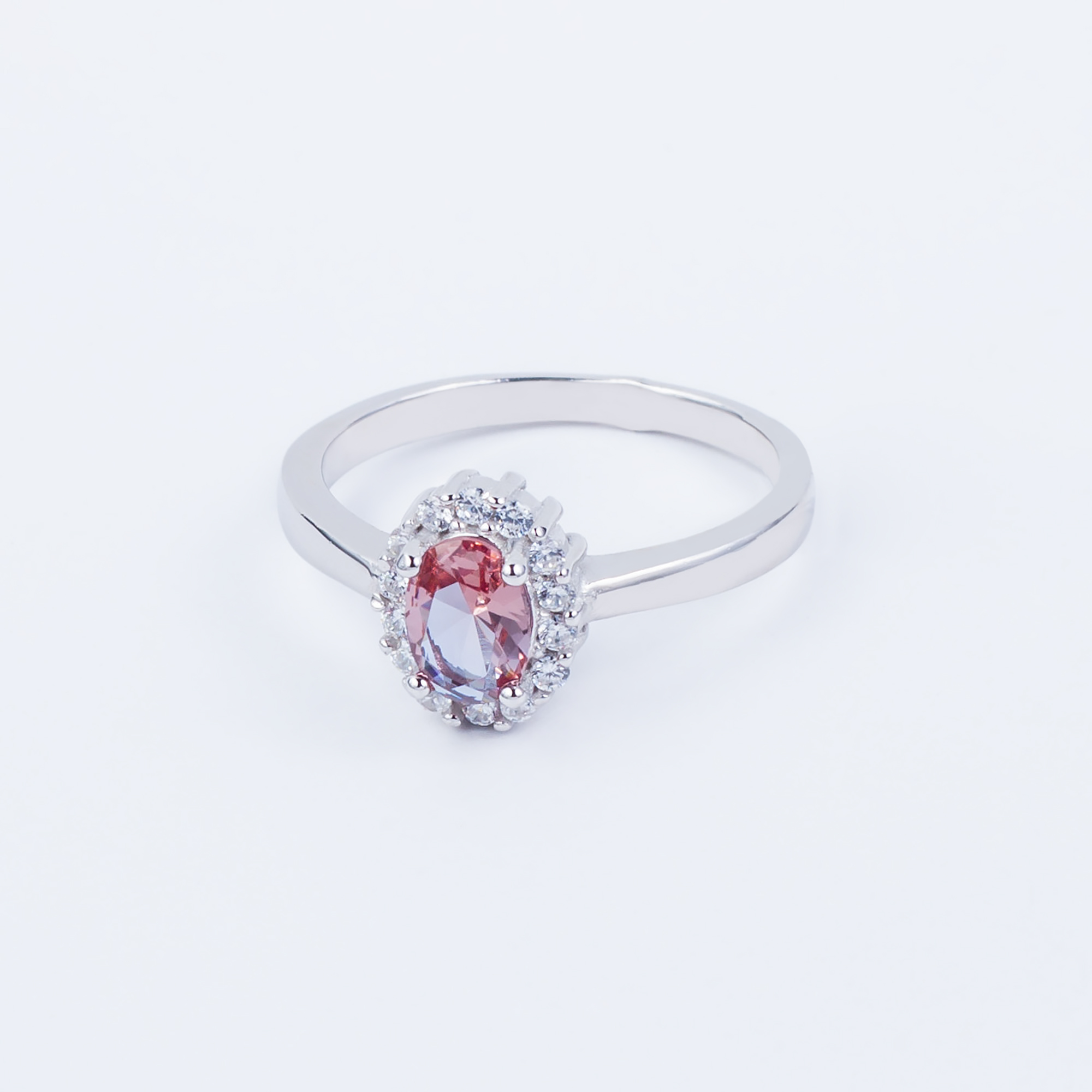 

Каблучка TOP Silver размер 17,0 3,14 г 9510075в