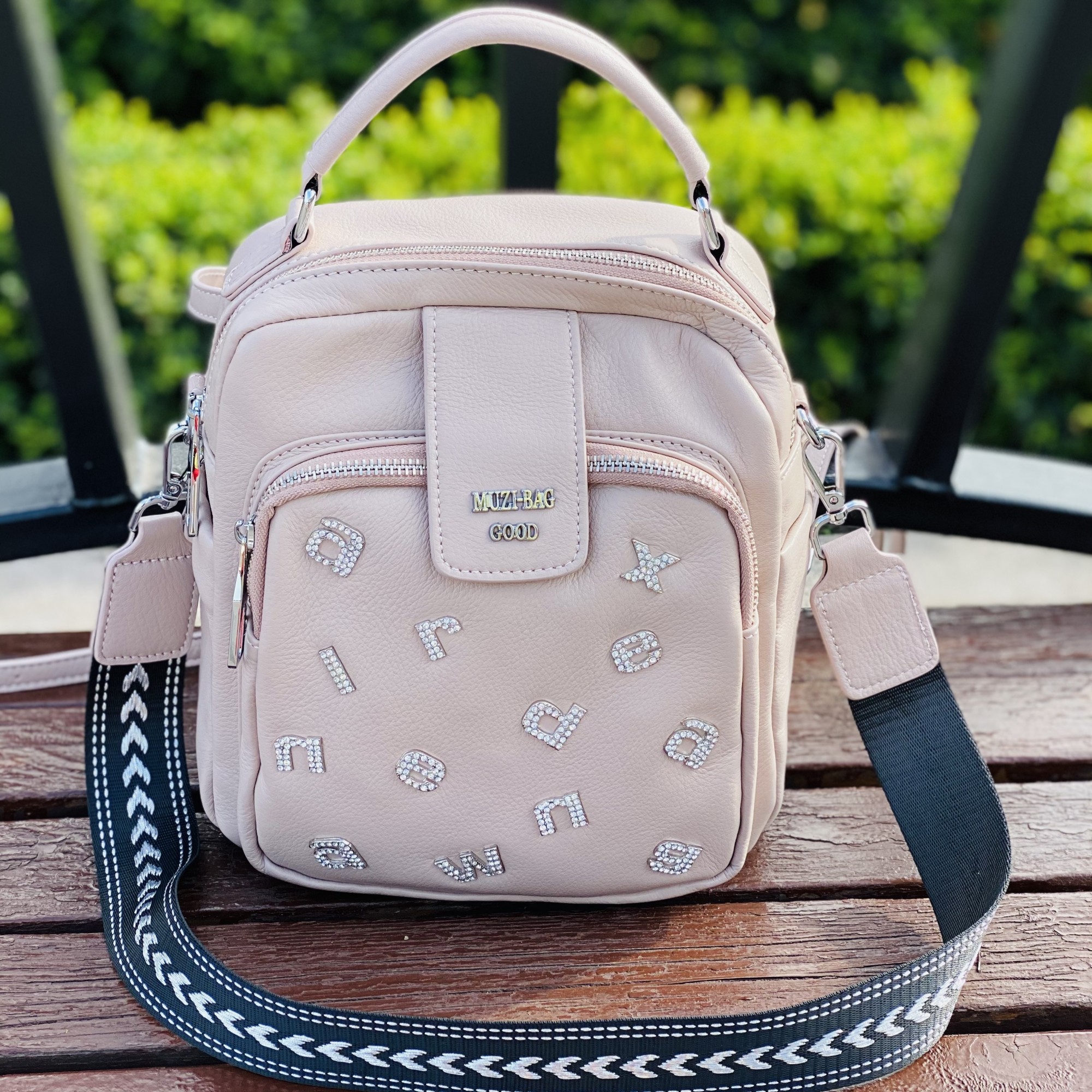 

Женская кожаная сумка-рюкзак M. Rosso 9228-А-21 Розовый