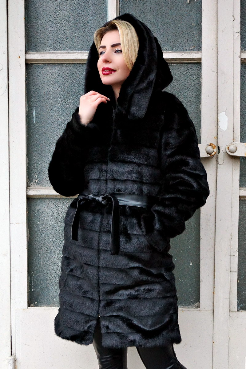 

Fashions • Шуба Мишель Fashions 46 черный (018/н-стр-з)