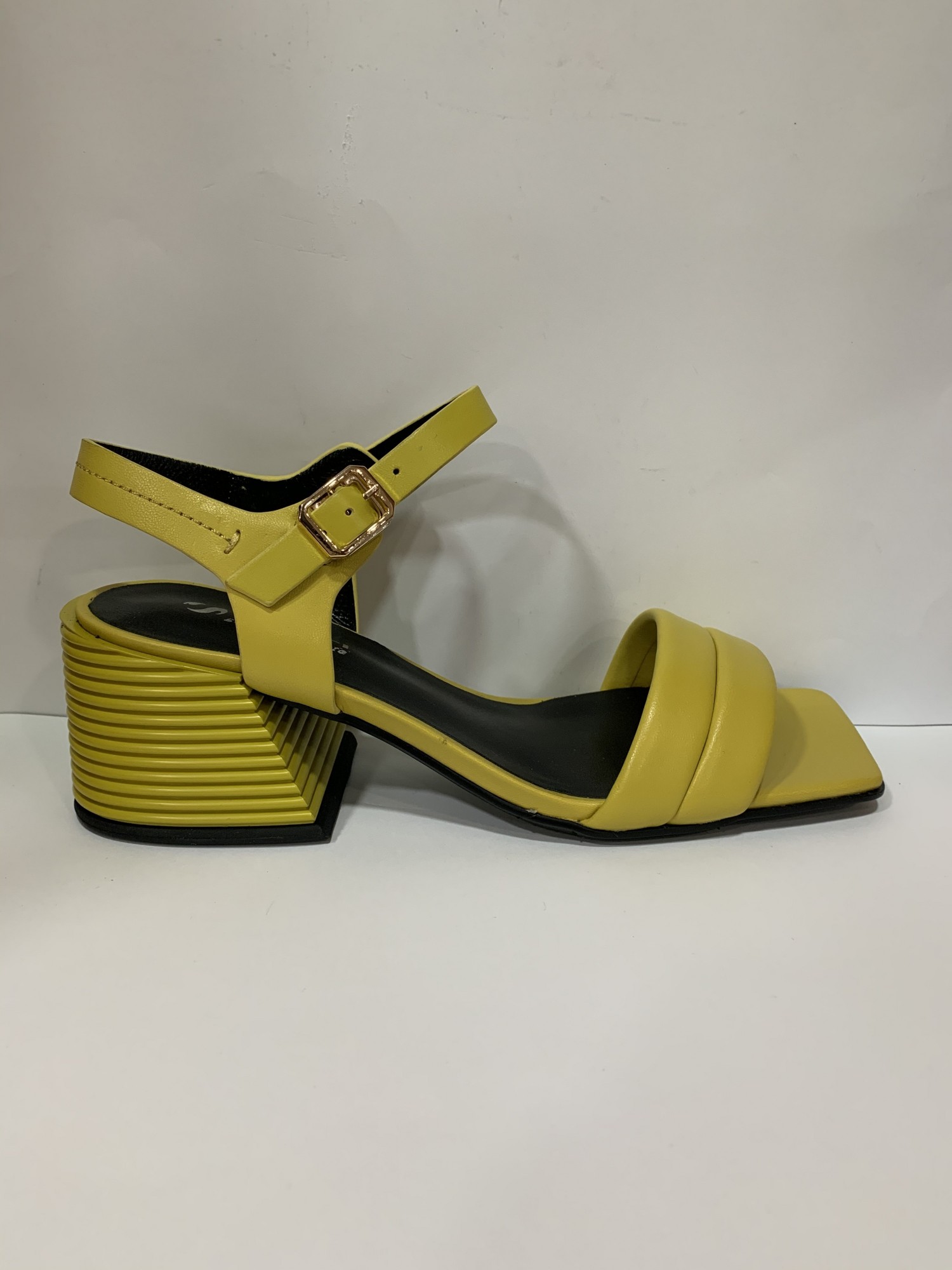 

Босоніжки жіночі It-girl 37 1F2167