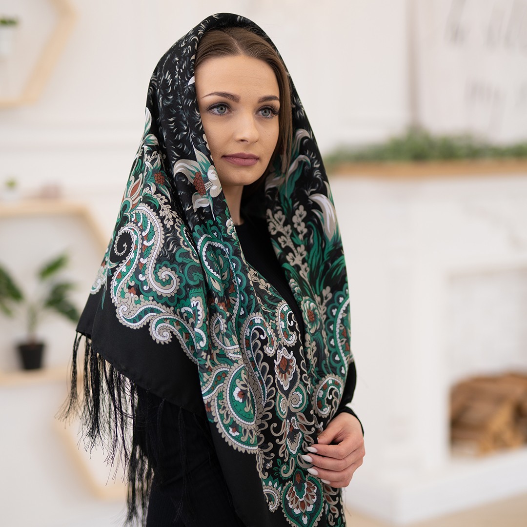 

Чёрный павлопосадский шерстяной платок Лилия 1198.7