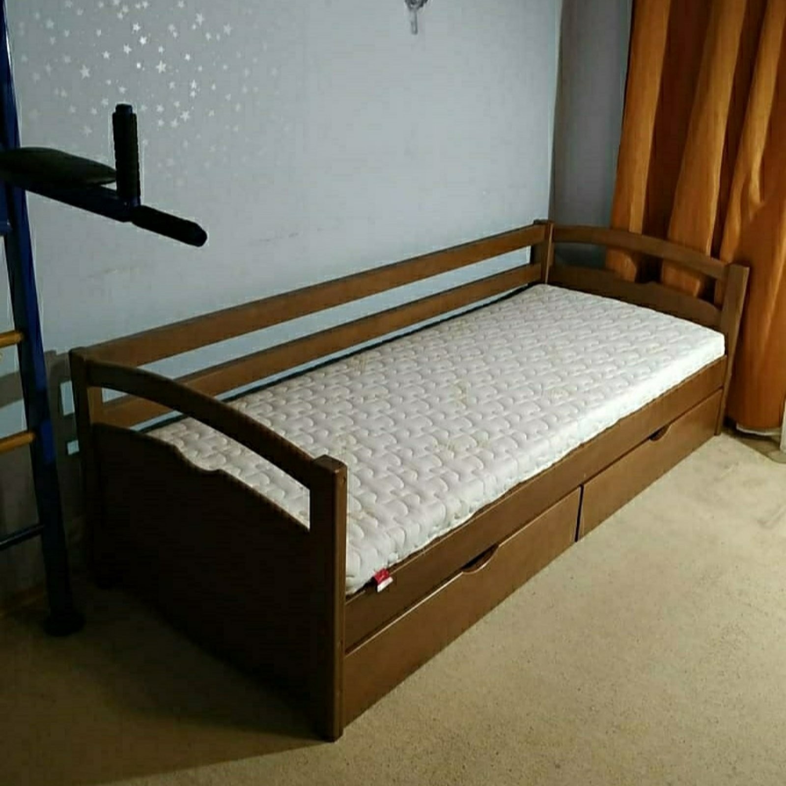 

Кровать односпальная тахта RainbowDream Фирина 80х200 см массив ольхи в тонировке, с ящиками