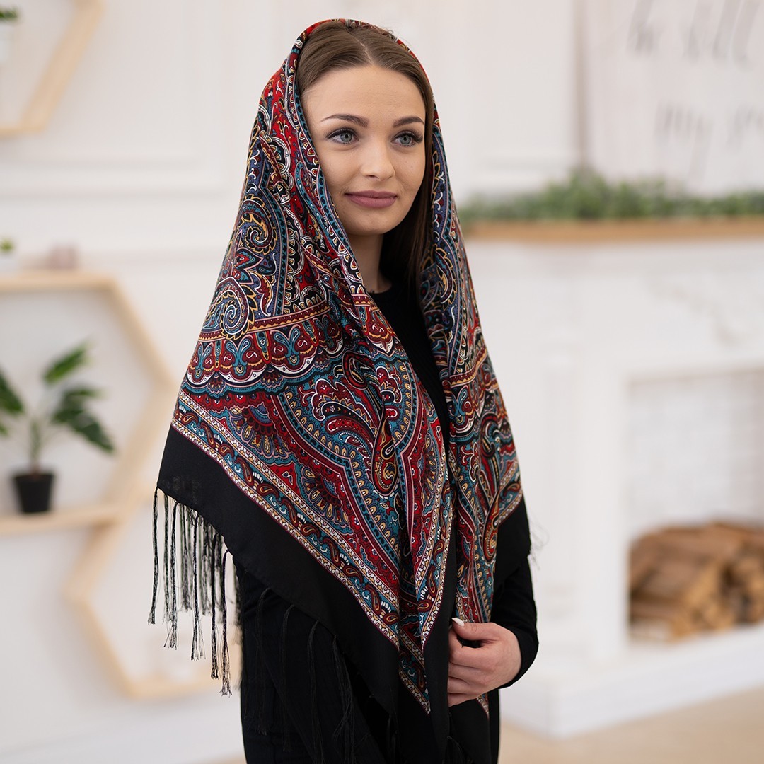 

Чёрный павлопосадский шерстяной платок Таира 1265,7