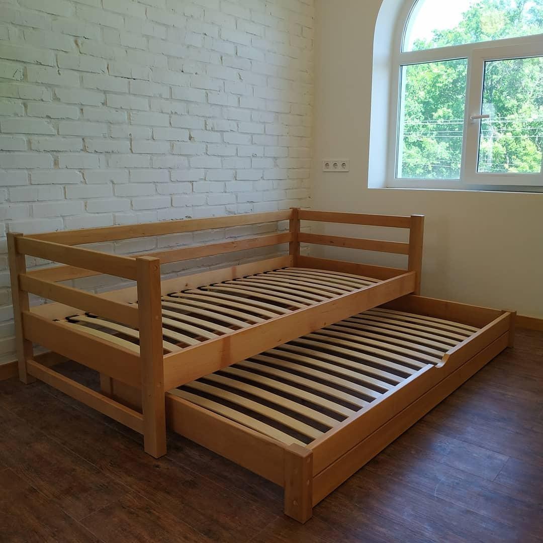 

Кровать односпальная тахта RainbowDream Лентори 90х200 см массив ольхи в лаке, с выкатным спальным местом