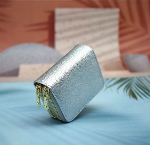 

Кошелек женский стильный молодежный картхолдер на молнии кожаный серебряный
