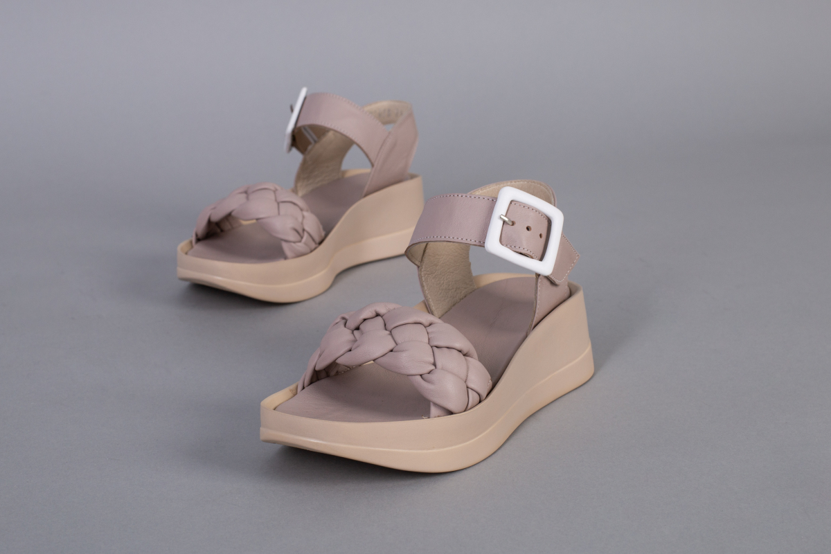 

Босоніжки жіночі шкіряні LuxuryShoes з плетінням 6750-1/41 (26,5 см) Бежеві