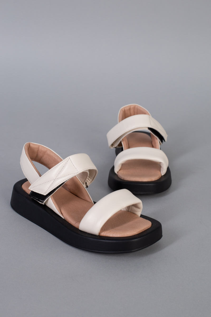 

Босоніжки жіночі шкіряні LuxuryShoes 9906/38 Молочні