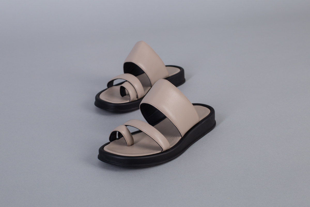 

Шльопанці жіночі шкіряні LuxuryShoes 5953-1/41 (25,5 см) Бежевий