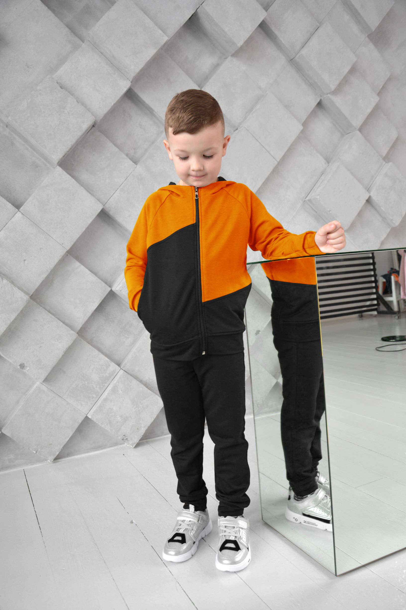 

Спортивний костюм Помаранчевий + Чорний 140 (id116r140)