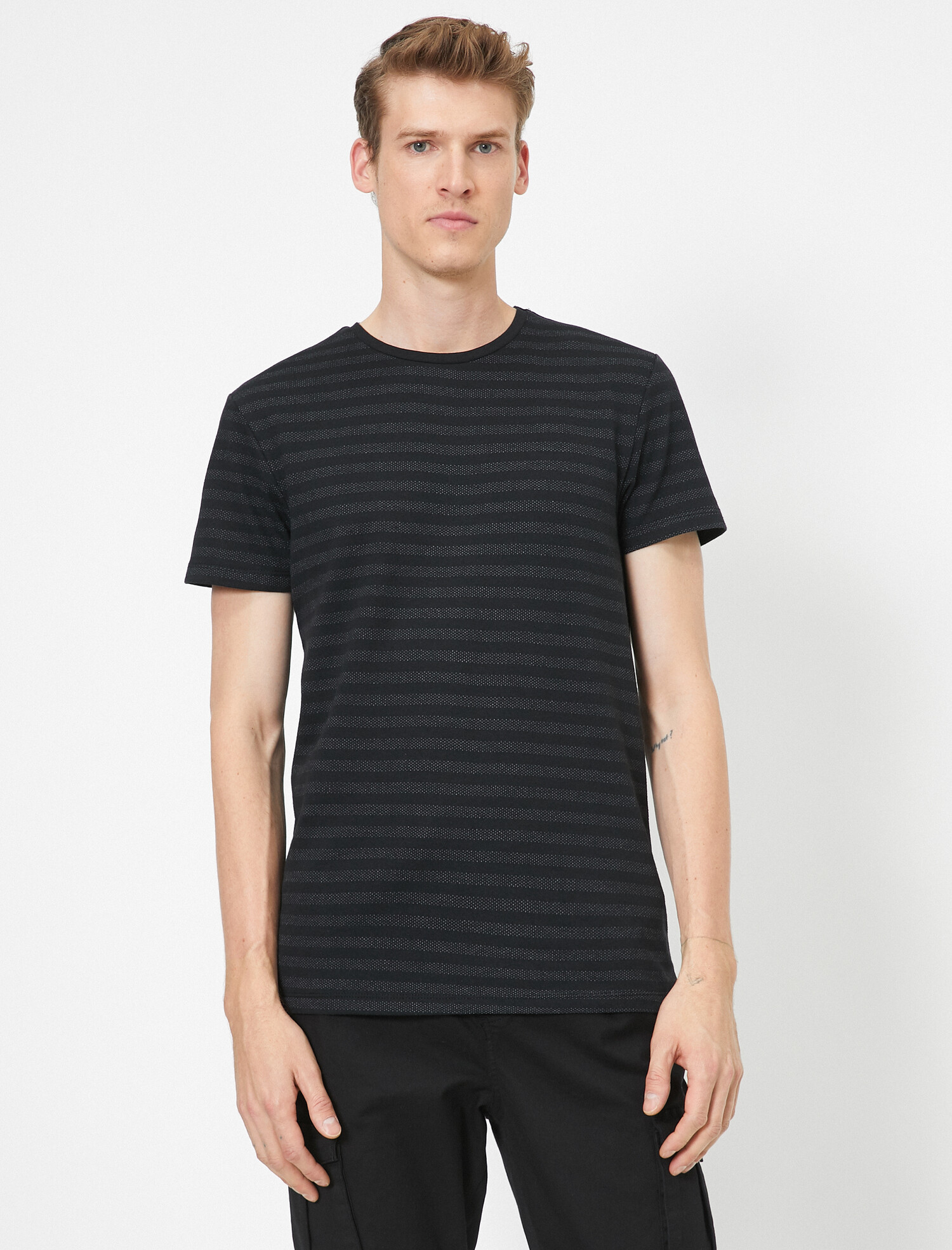 

Футболка Koton 0YAM11775LK-01V XL Black Design