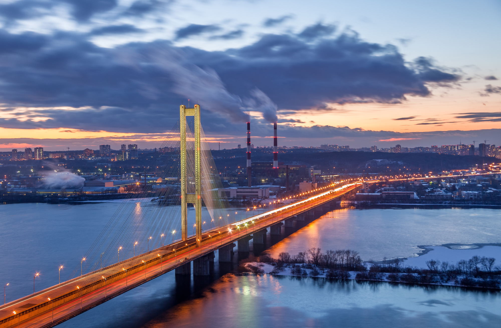 

Фотообои Архитектура 'Мост с подсветкой' (3552) , Иней