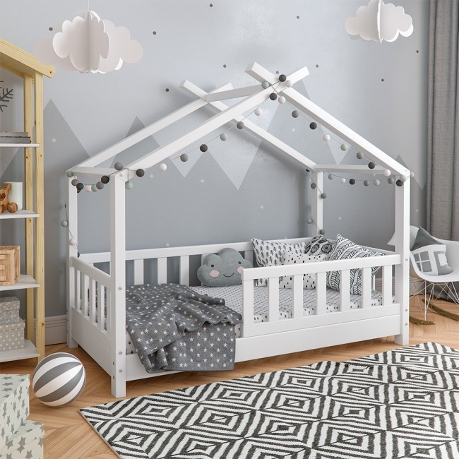 

Детская кровать домик с бортиками VitaliSpa 77x148, белая