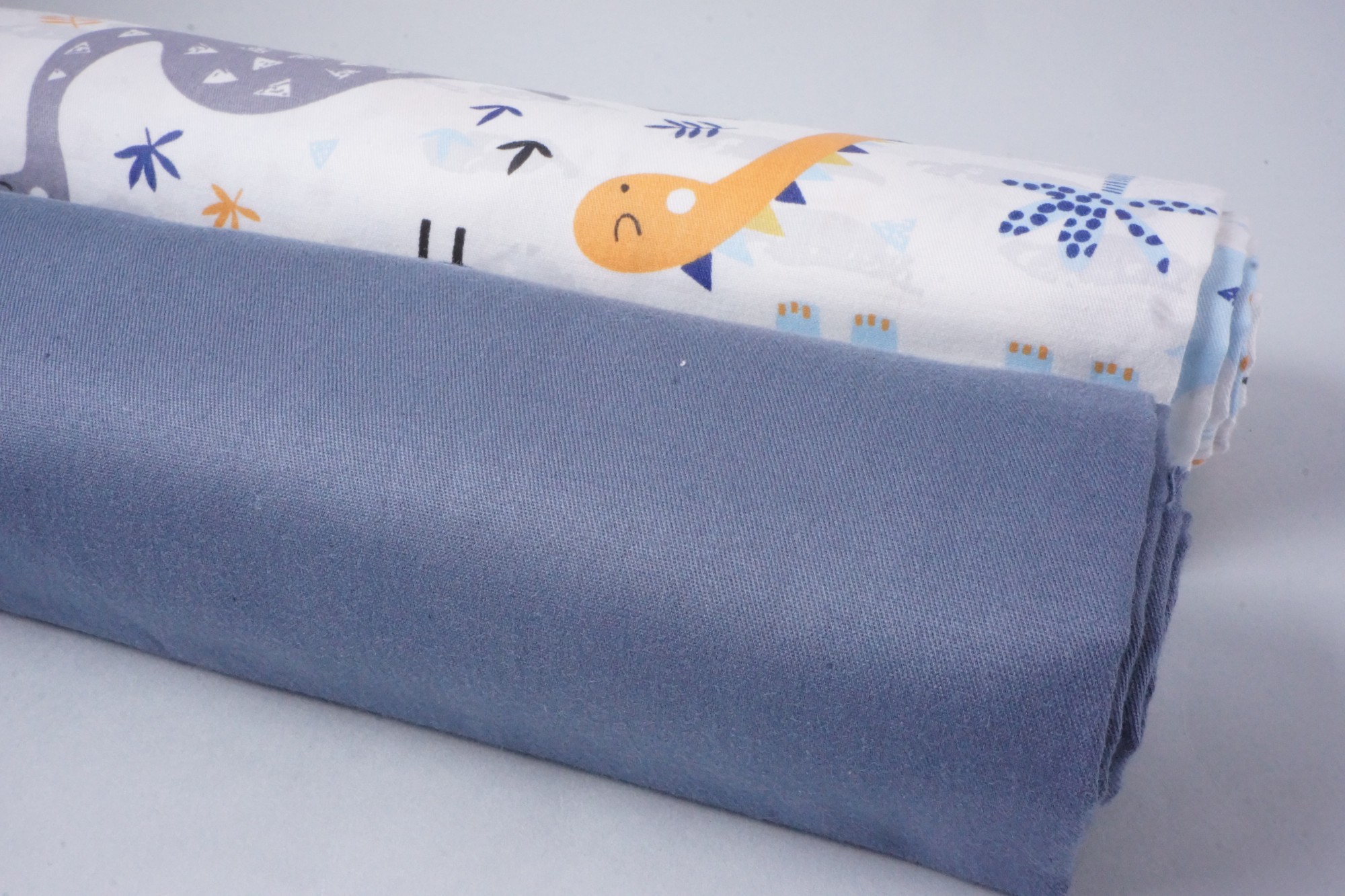 

Набір дитячих багаторазових пелюшок Tkanynka Динозаври з однотоном (80х100 см, дві штуки)