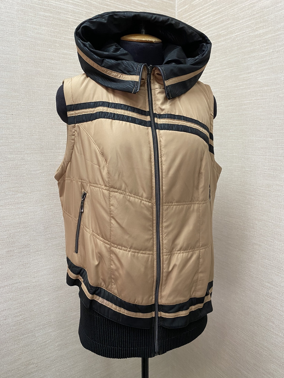 

Жилетка женская MARSHAL Ж-1  бежевая, Жилетка женская MARSHAL Ж-1 48 бежевая