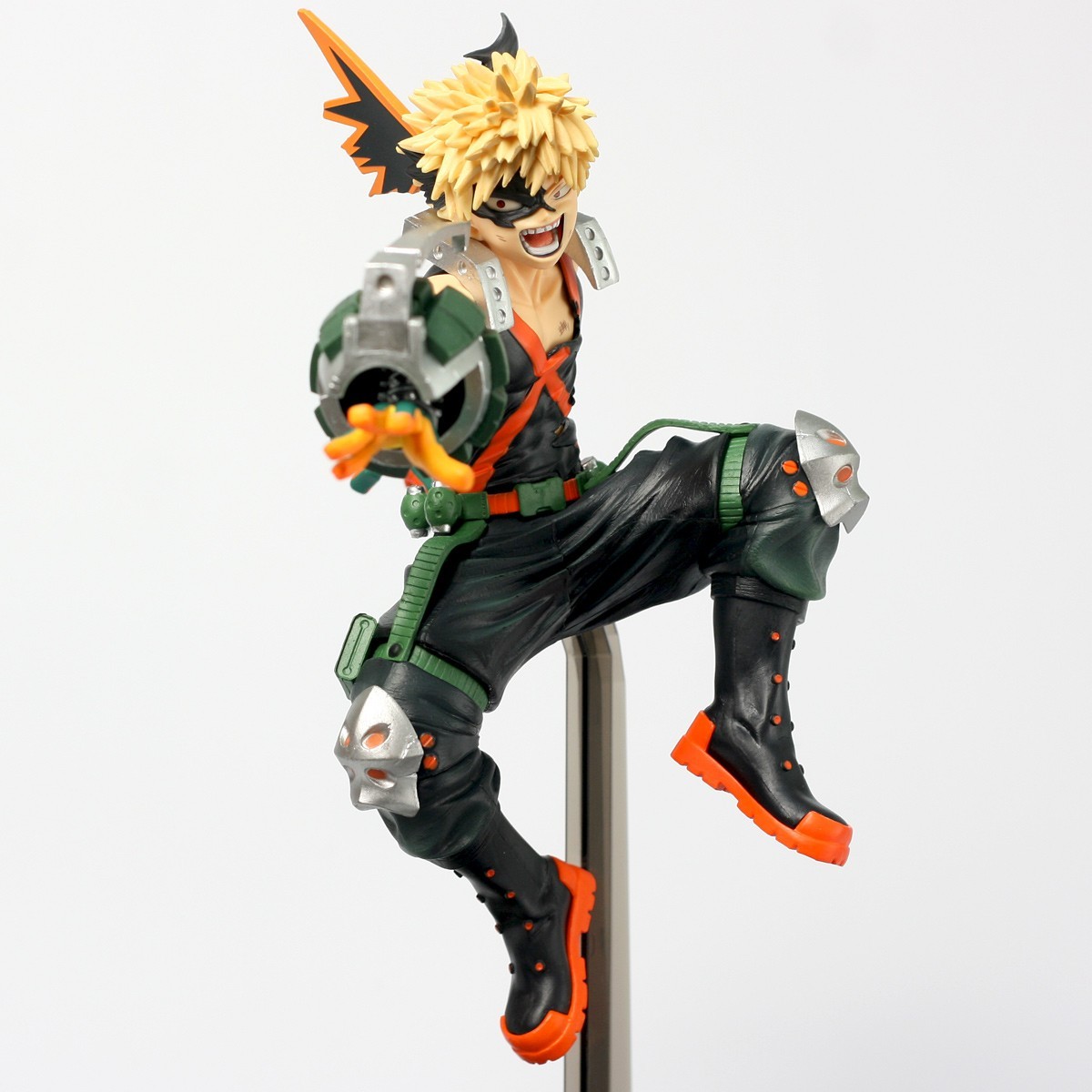 

Коллекционная аниме-фигурка Bandai Spirits Bakugo Katsuki, Figure Colosseum 18 см