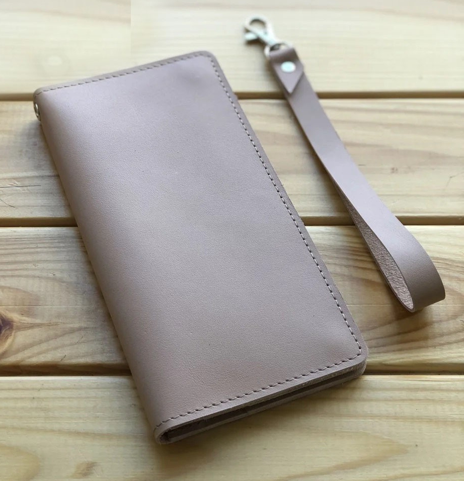 

Вместительный кожаный женский кошелек на молнии Fresh Hand Made бежевый 20*10