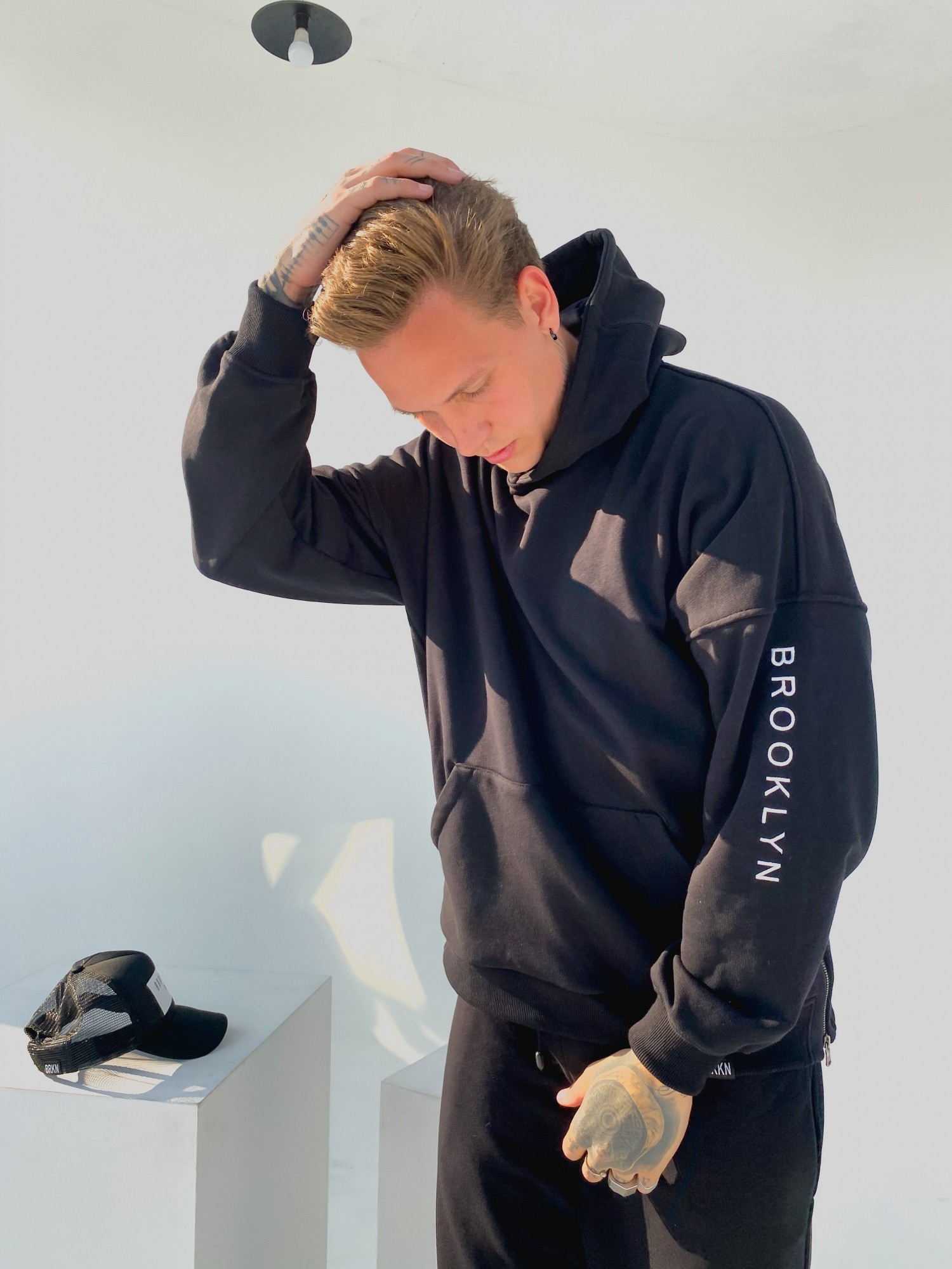 

Худи B.N.Y loose fit M черный 10930