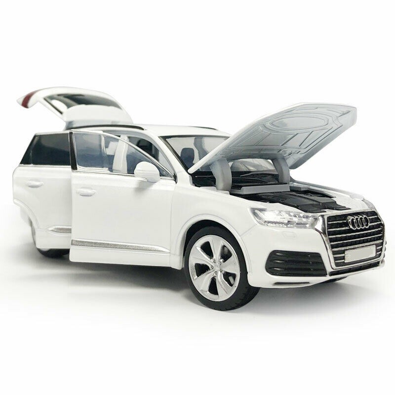 

Коллекционная машинка AutoExpert Audi Q7 металлическая модель в масштабе 1:24 белая