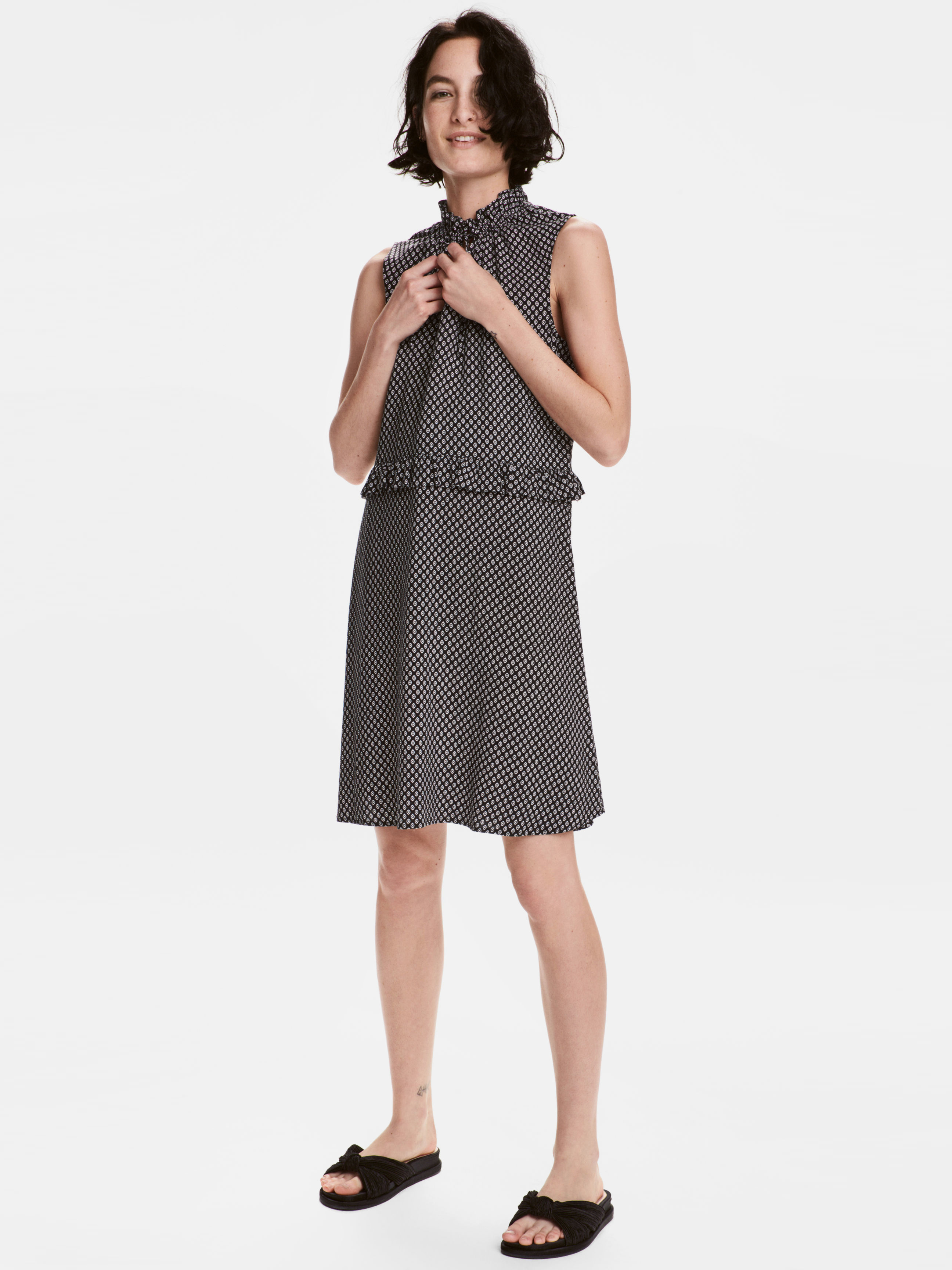 

Платье H&M 5090725 44 Черное