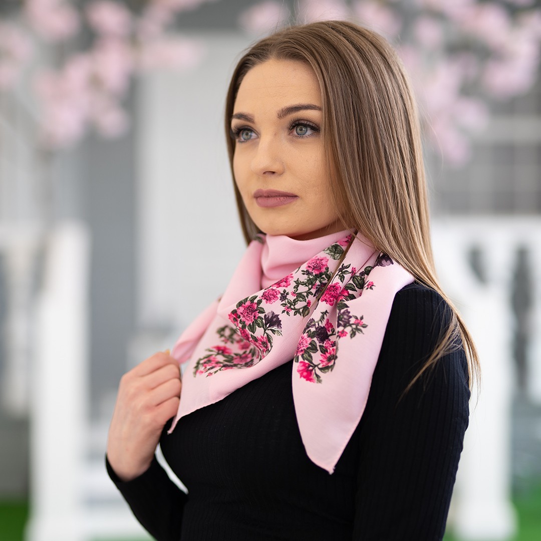 

Женский шерстяной платок Цветочный Веночек 1378.1