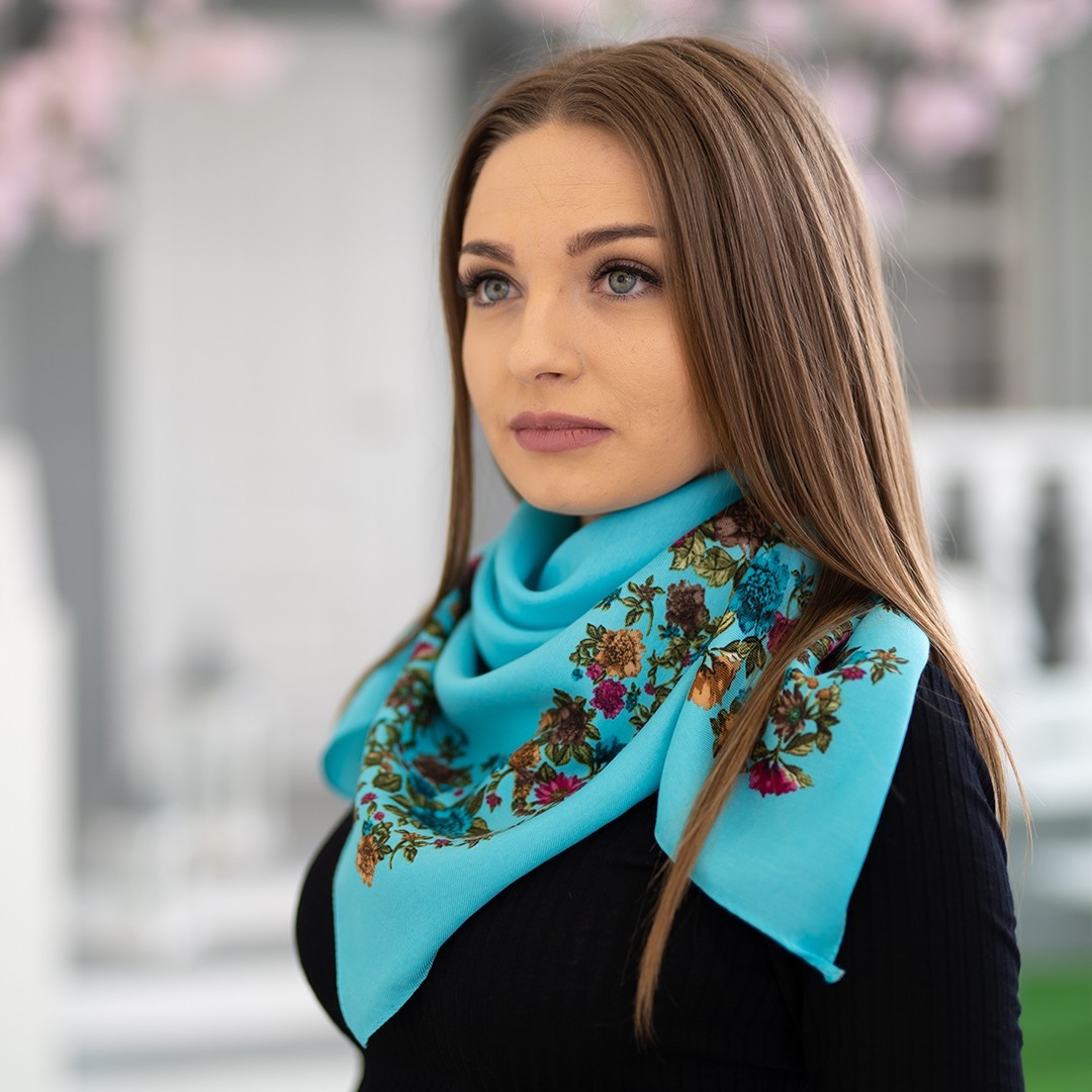 

Женский шерстяной платок Цветочный Веночек 1378.4