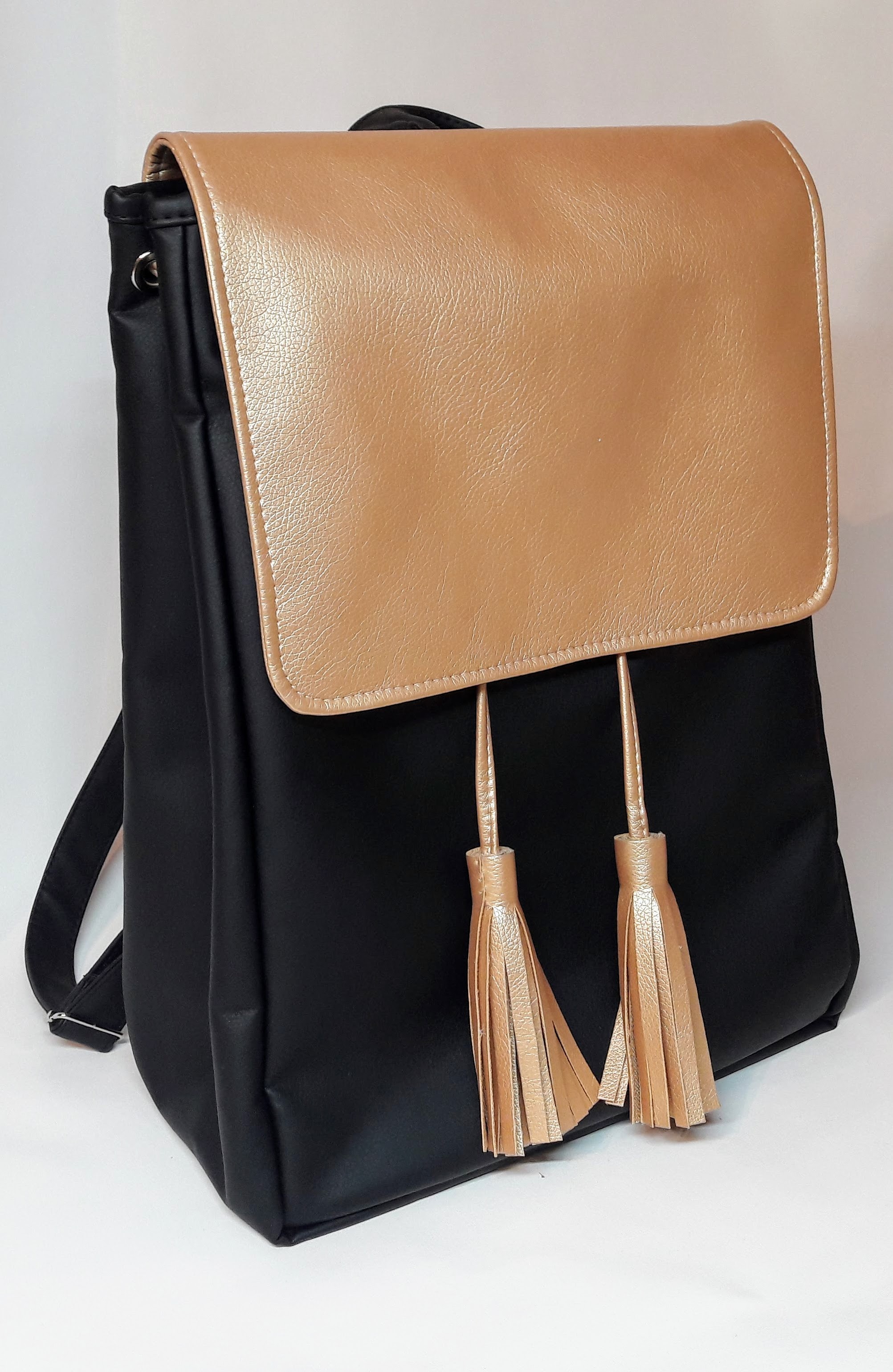 

Жіночий рюкзак Sambag Loft LAe чорний з золотим