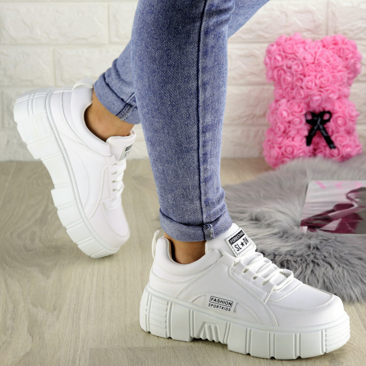 

Женские кроссовки Shoes Lola белые 40 1298