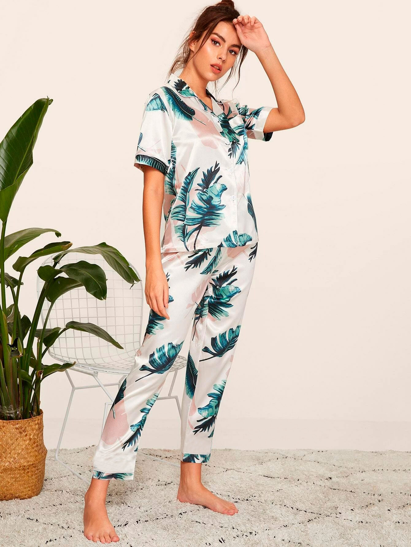 

Пижама женская Palm leaf Berni Fashion (S) Зеленый