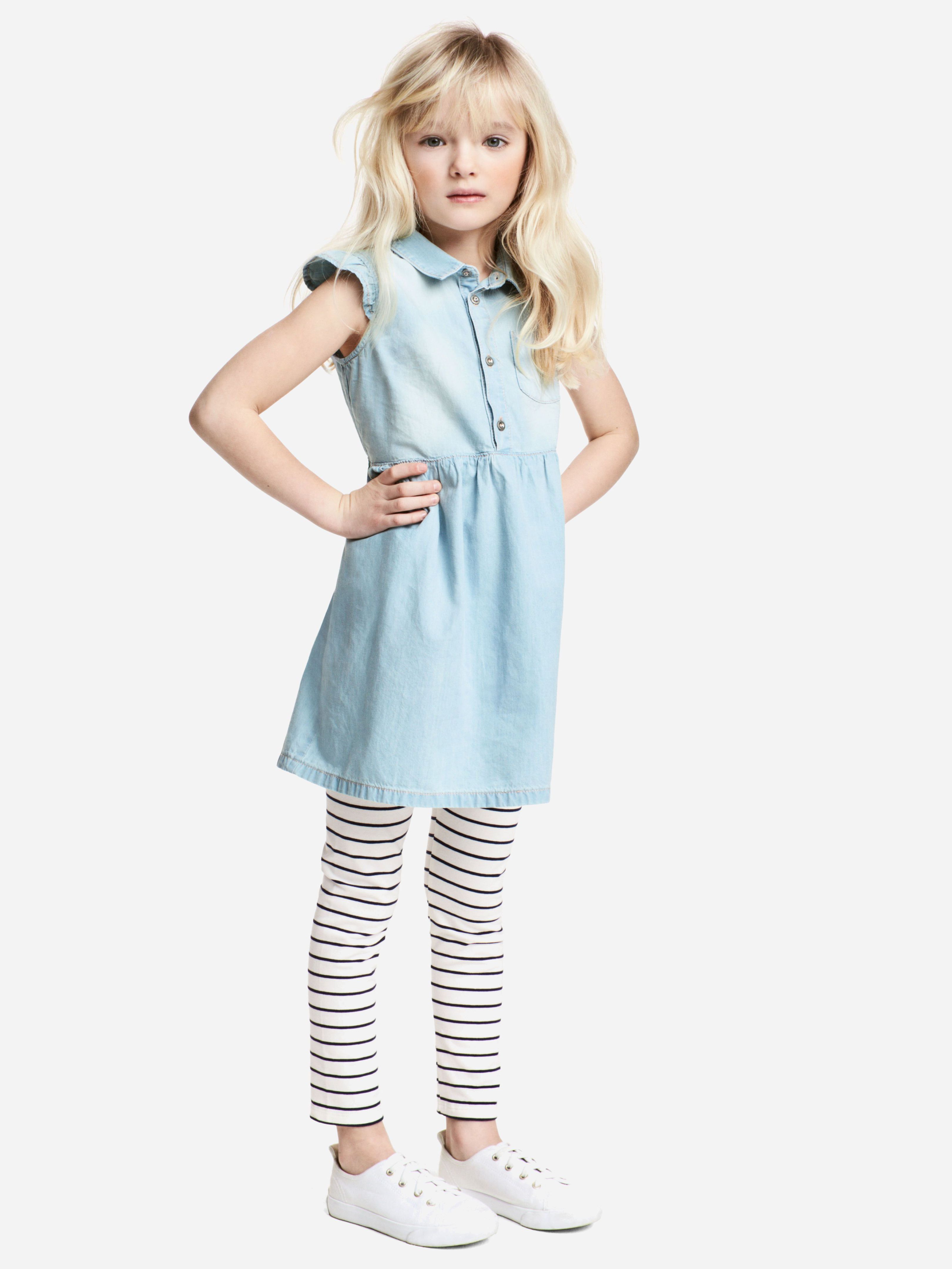 

Платье джинсовое H&M 4939915-ACWX 104 см Светло-синее