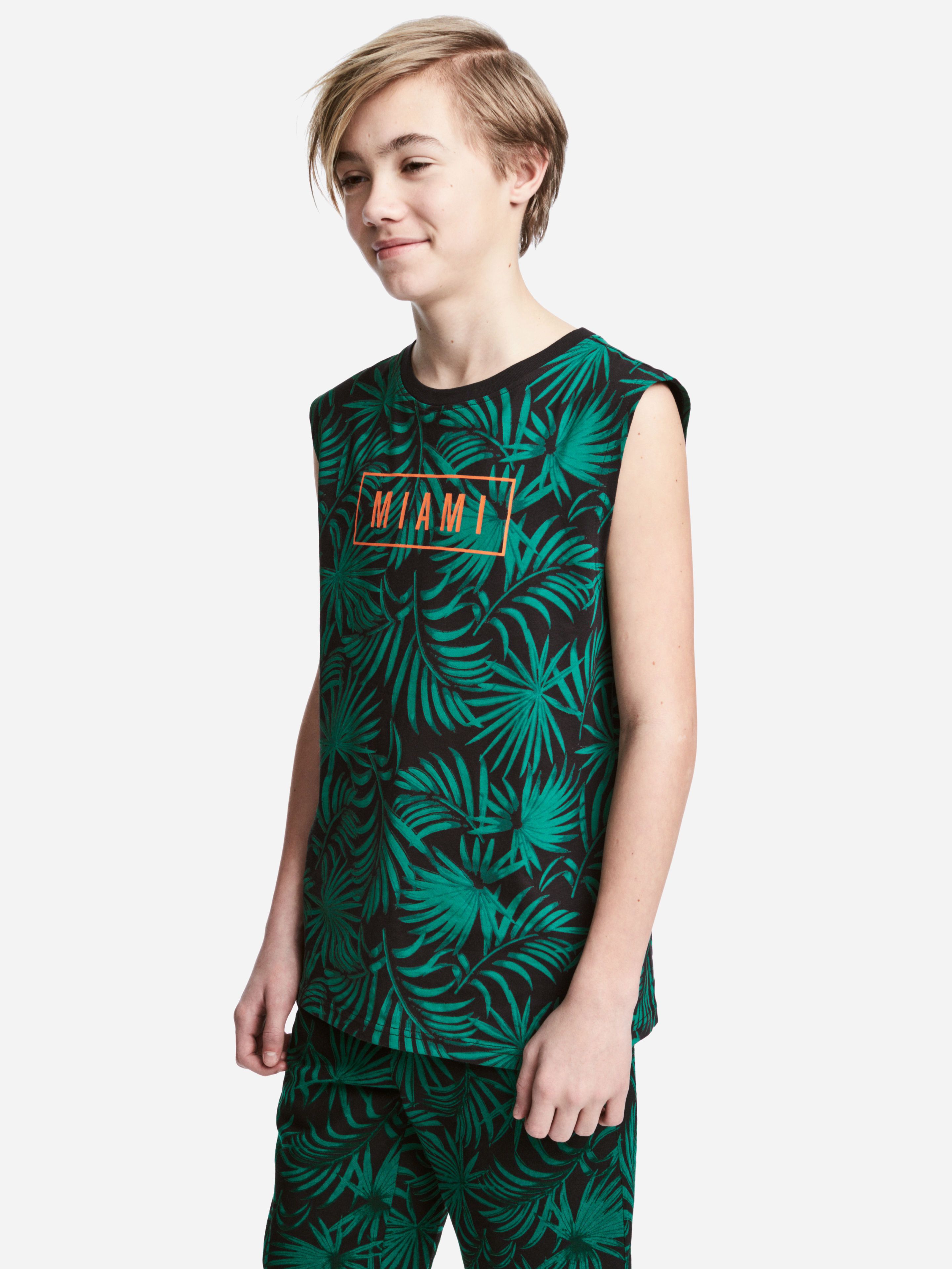 

Майка H&M 4880565-ABFY 134-140 см Белая в синюю полоску с принтом