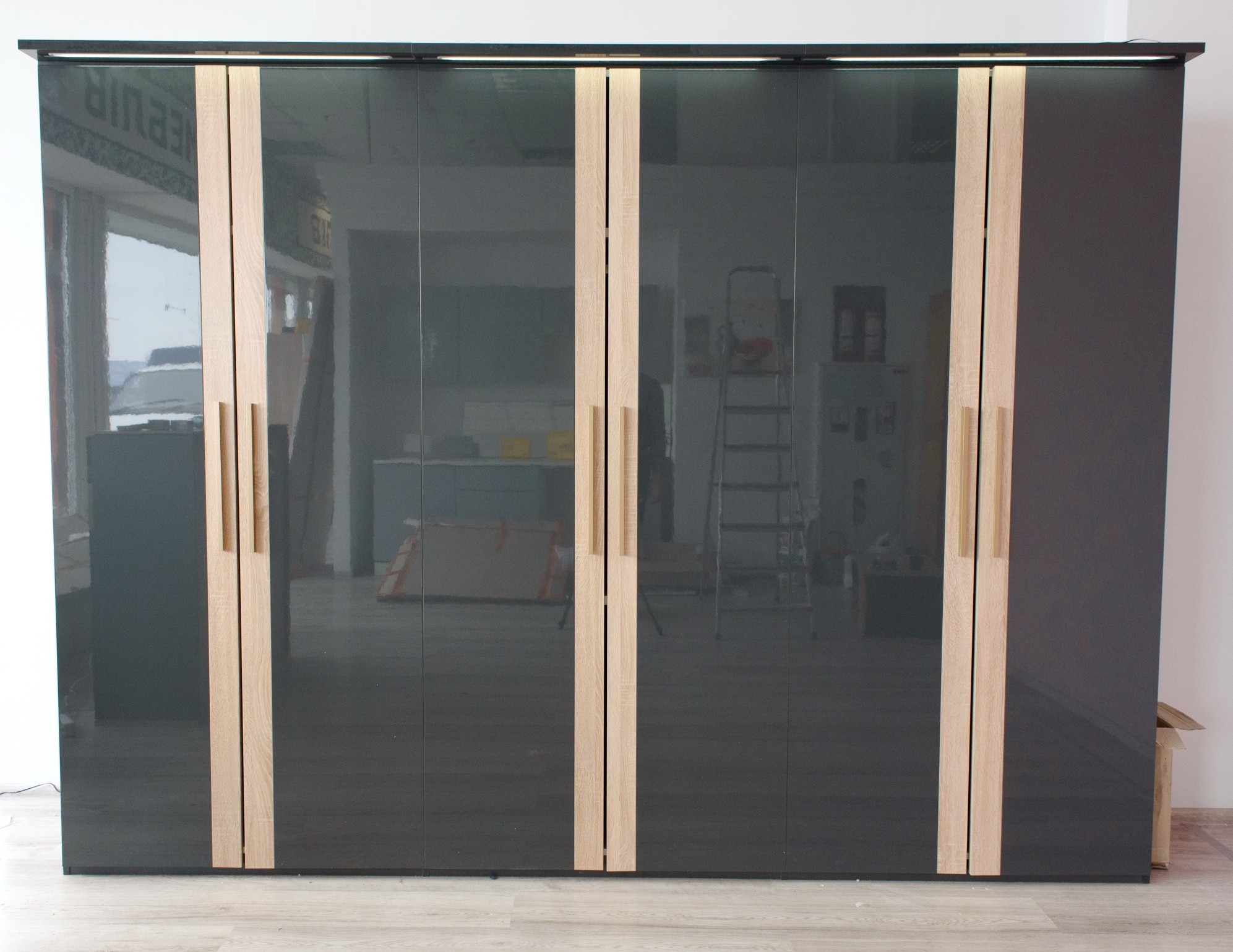 

Шкаф Embawood Капри 6-ти дверный серый